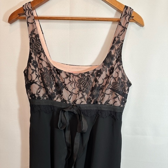 Bandolino Womens Size 4 Blouse Asymmetrical Hem Fairly Lace Trim Top Ribbon Bow - Picture 2 of 14